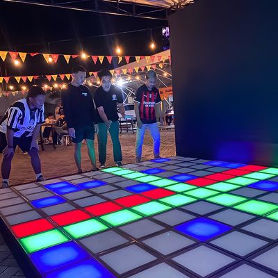 Καλή τιμή Νέο ενεργό παιχνίδι διαδραστικό Rgb Led Floor παιχνίδι Led Dance Floor διαδραστικό παιχνίδι σε απευθείας σύνδεση