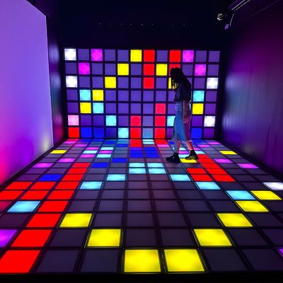 Καλή τιμή Διαδραστικό καλωδιακό RGB ενεργοποιημένο παιχνίδι LED χορευτικό πάτωμα 30 * 30cm Προμήθειες εργοστασίου σε απευθείας σύνδεση