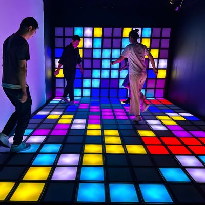 Καλή τιμή Διαδραστικό παιχνίδι LED Grid Metal Floor Arena για παιδιά στο Playhouse Trampoline Park σε απευθείας σύνδεση