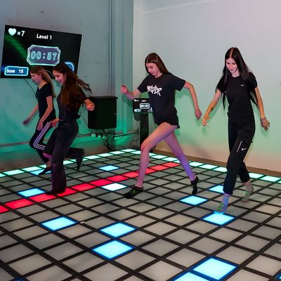 Καλή τιμή Ζεστό πωλήσεις Νυχτερινό κλαμπ 30x30cm Διαδραστικό φως Led πάτωμα Διαδραστικό Led Dance Floor Kid Activate παιχνίδια για χώρο χορού σε απευθείας σύνδεση