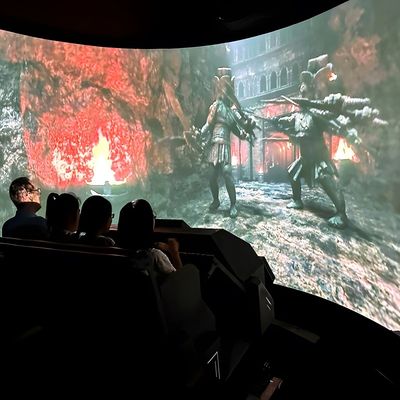 Καλή τιμή Ρεαλιστικό 3D γυμνό μάτι τροχόσπιτο 8D Cinema Motion System Orbit Cinema σε απευθείας σύνδεση